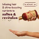 ManukaHoneyMafuraOil-InUse-Shampoo.webp